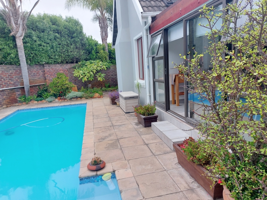 3 Bedroom Property for Sale in The Island Western Cape